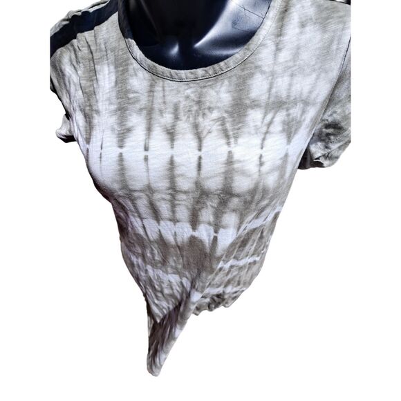 Spring Sale! Lot 28 is 3 fun Sz M dresses 1 off the shoulder tropical shorts - Picture 3 of 12